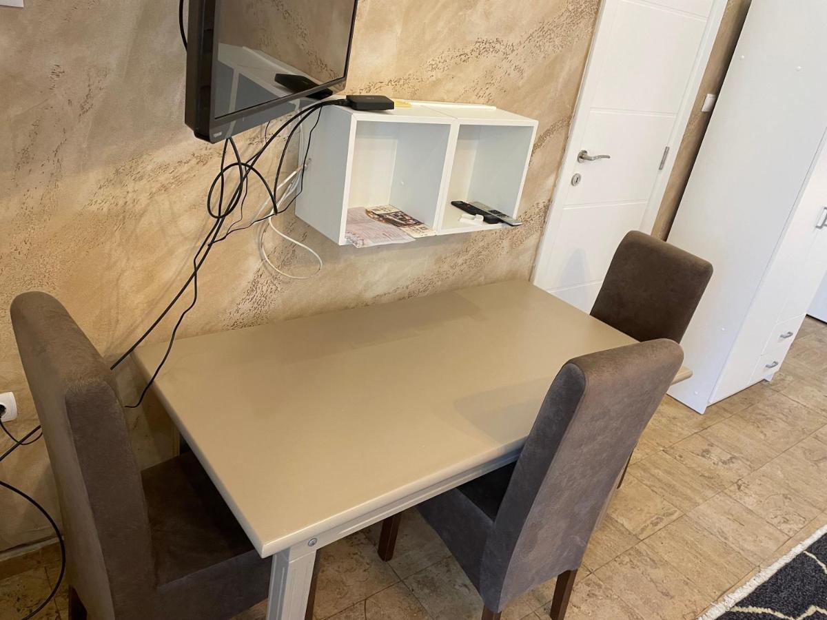 Bora Apartmani - Free Parking - City Center Враня Екстериор снимка