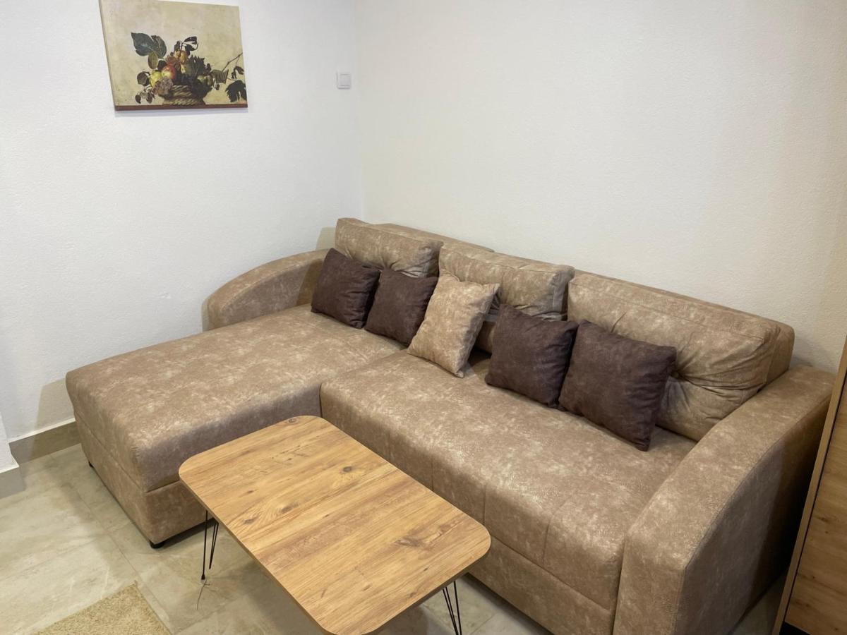 Bora Apartmani - Free Parking - City Center Враня Екстериор снимка