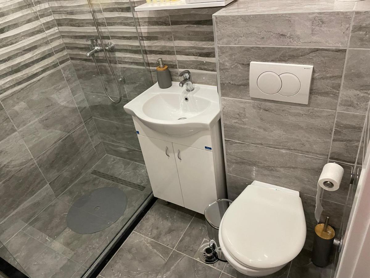 Bora Apartmani - Free Parking - City Center Враня Екстериор снимка