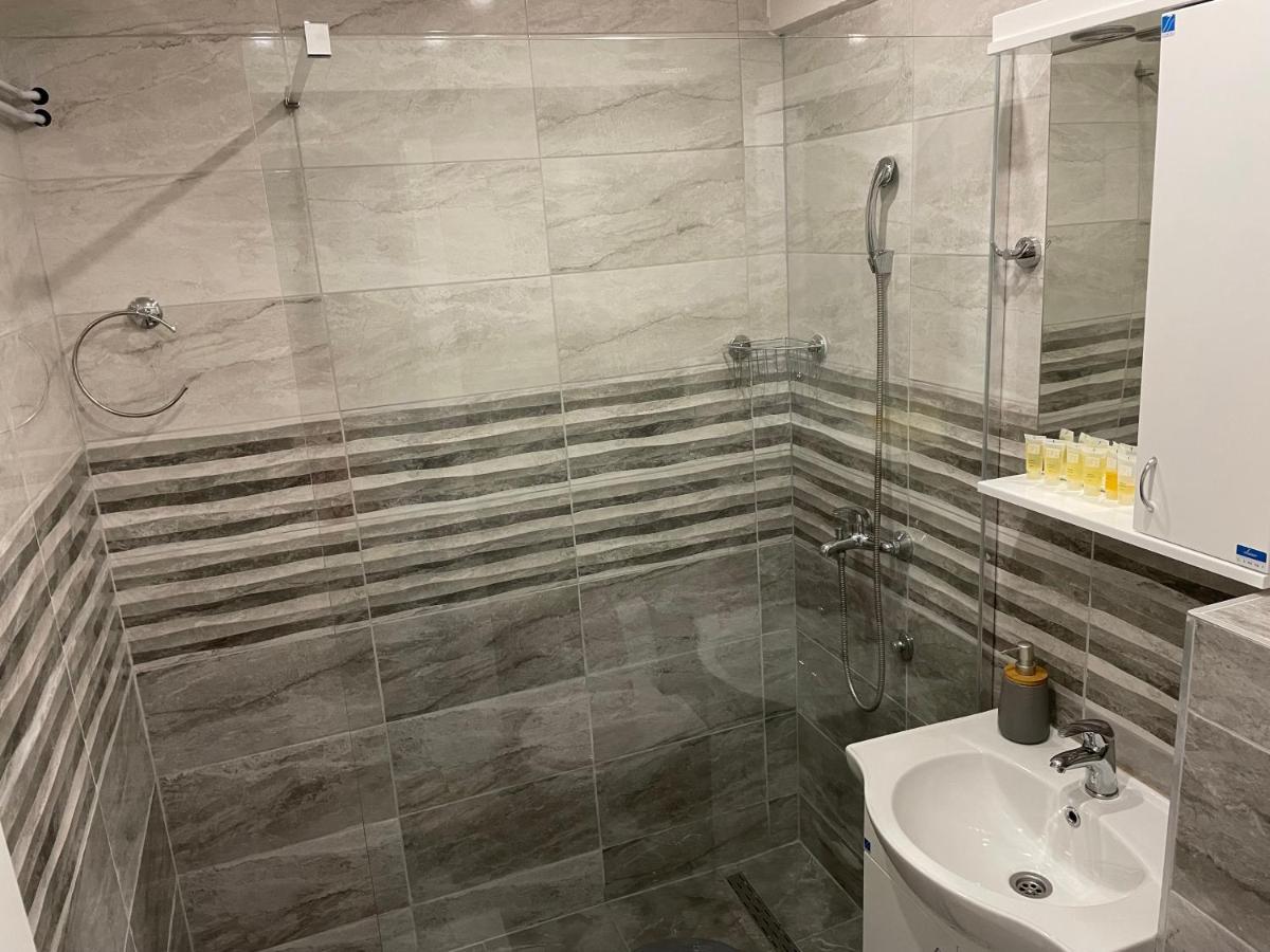 Bora Apartmani - Free Parking - City Center Враня Екстериор снимка