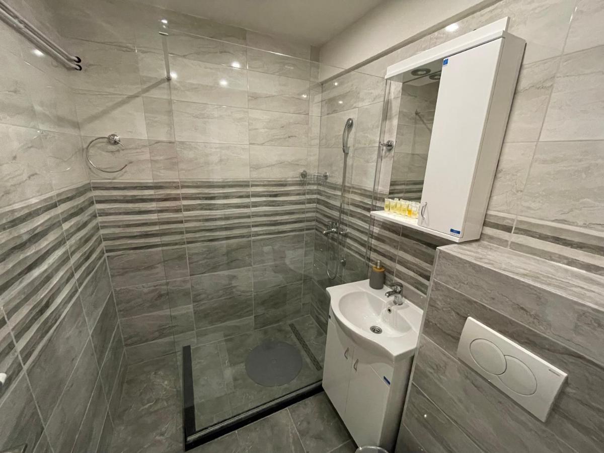 Bora Apartmani - Free Parking - City Center Враня Екстериор снимка