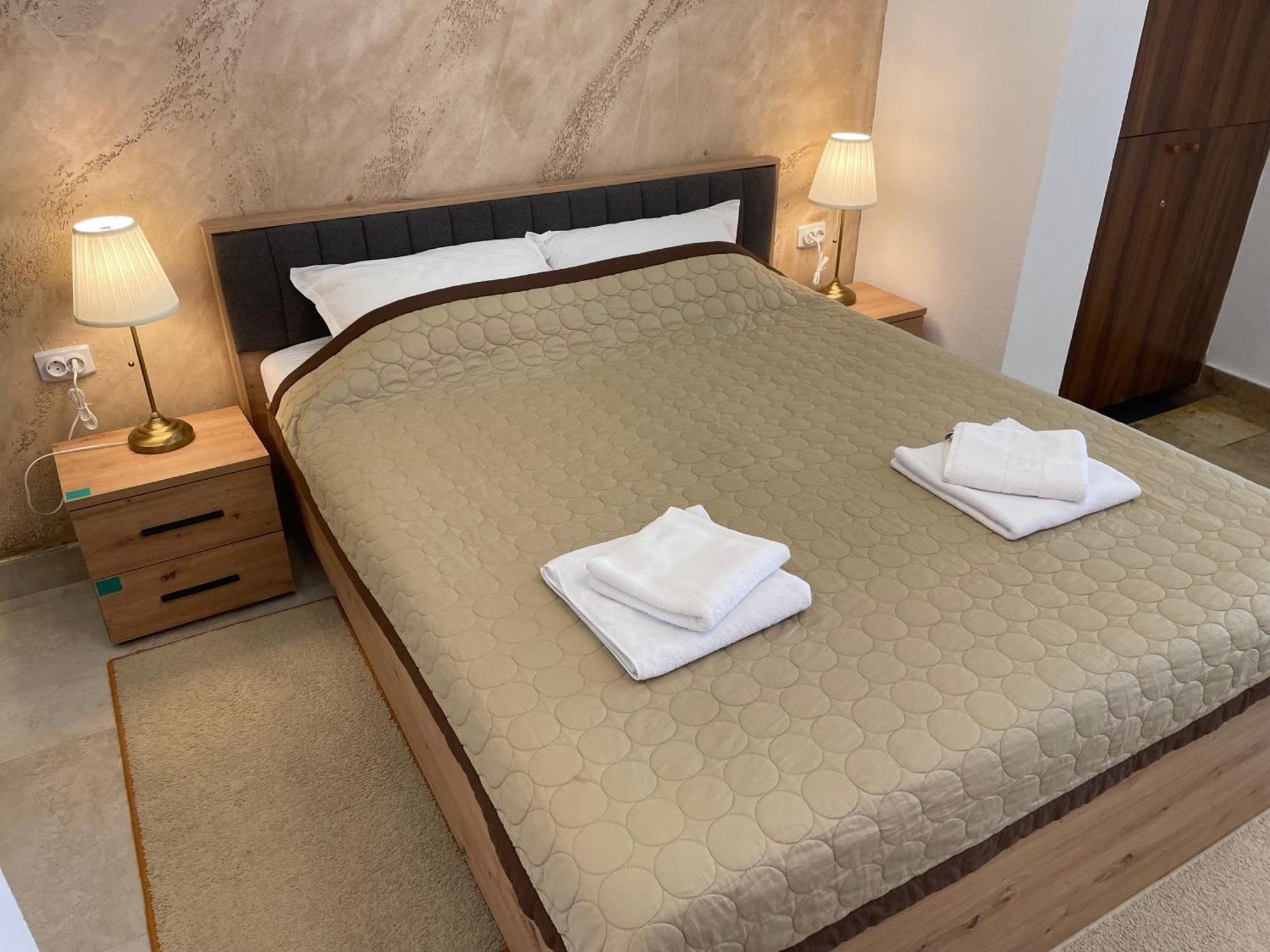 Bora Apartmani - Free Parking - City Center Враня Екстериор снимка