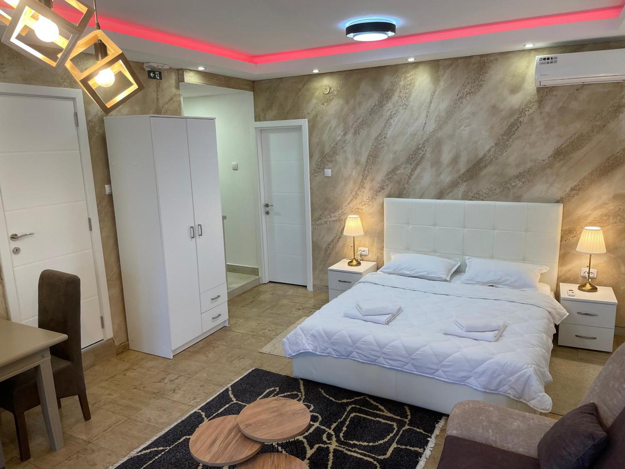Bora Apartmani - Free Parking - City Center Враня Екстериор снимка